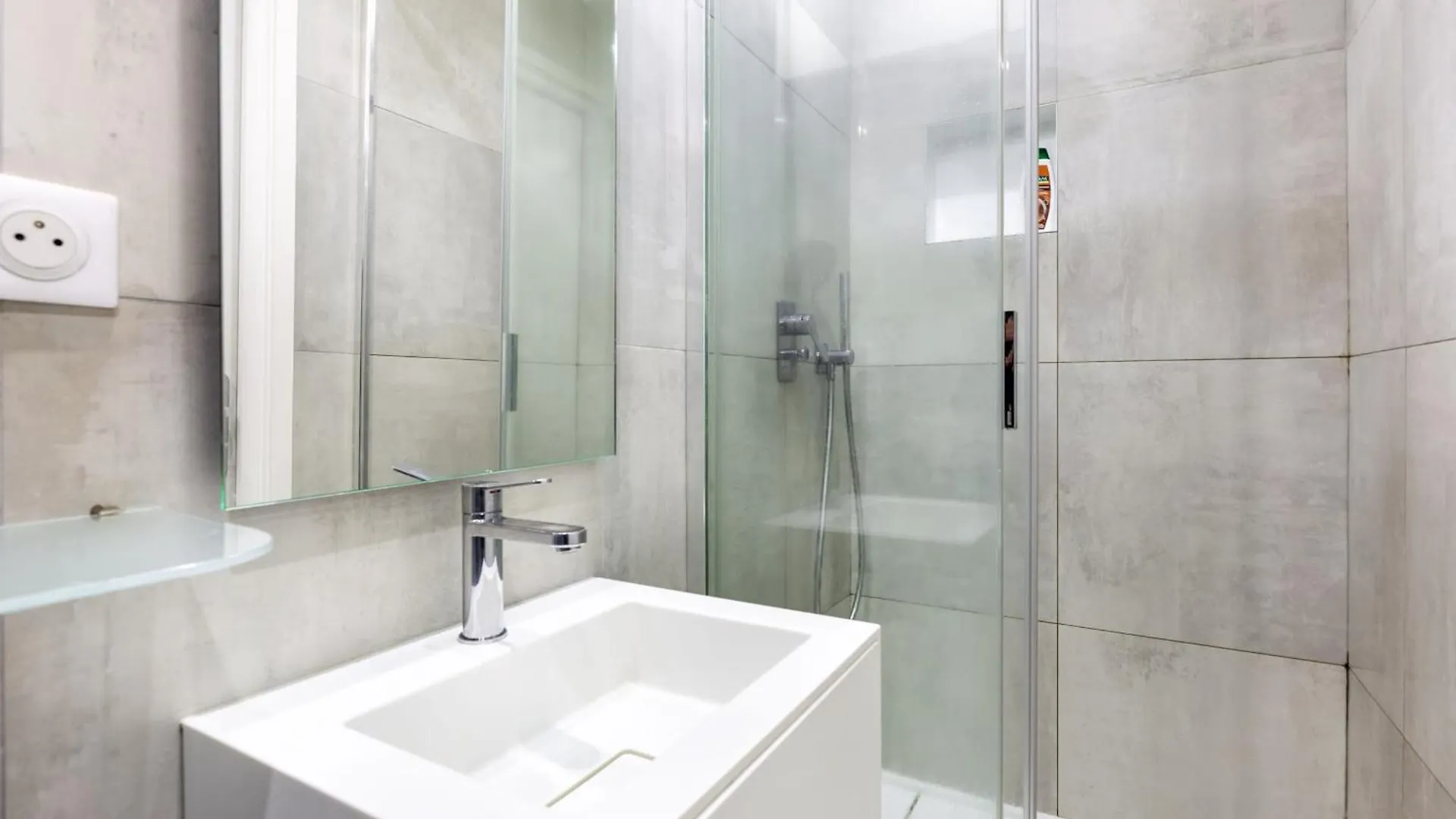 파리 111-Nice Flat In Le Marais 아파트 0*,